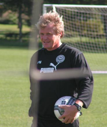 Sportschef får højre hånd